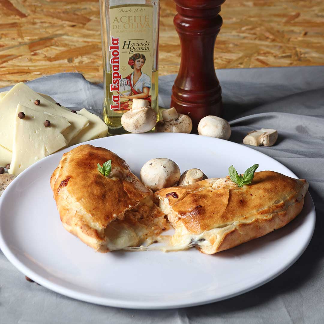 Calzoni 
 pollo con chapiñones